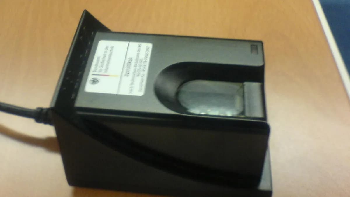 Skener otiska prsta kakav se koristi pri izdavanju biometrijskih dokumenata (ilustracija, uređaj iz Njemačke).