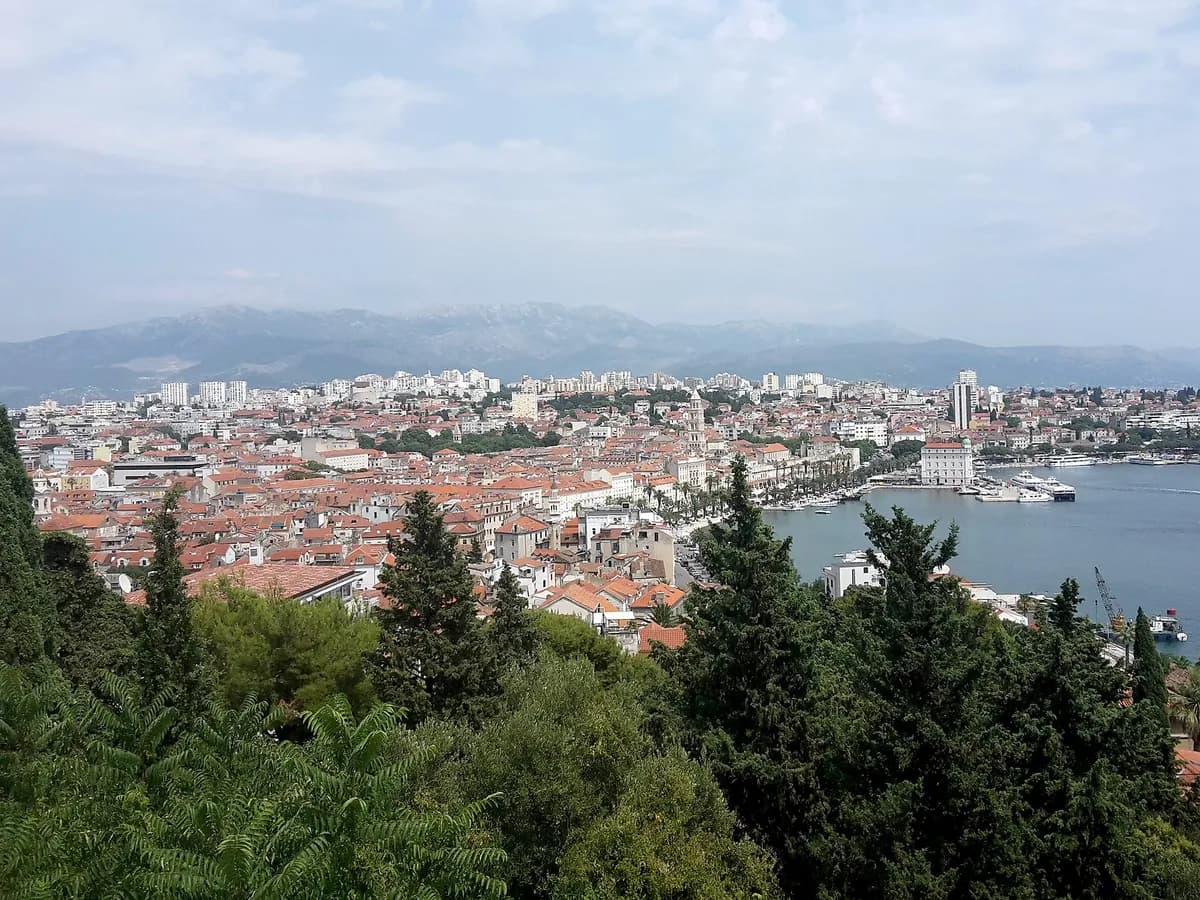 Panoramski pogled na Split (arhivska fotografija).
