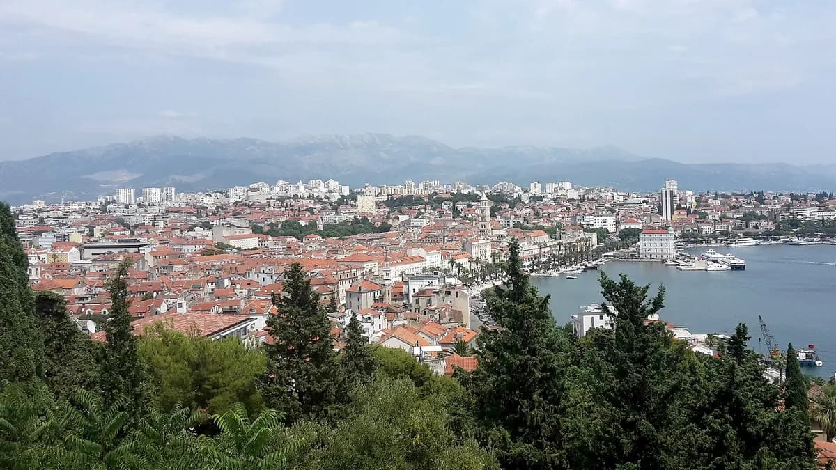 Panoramski pogled na Split (arhivska fotografija).