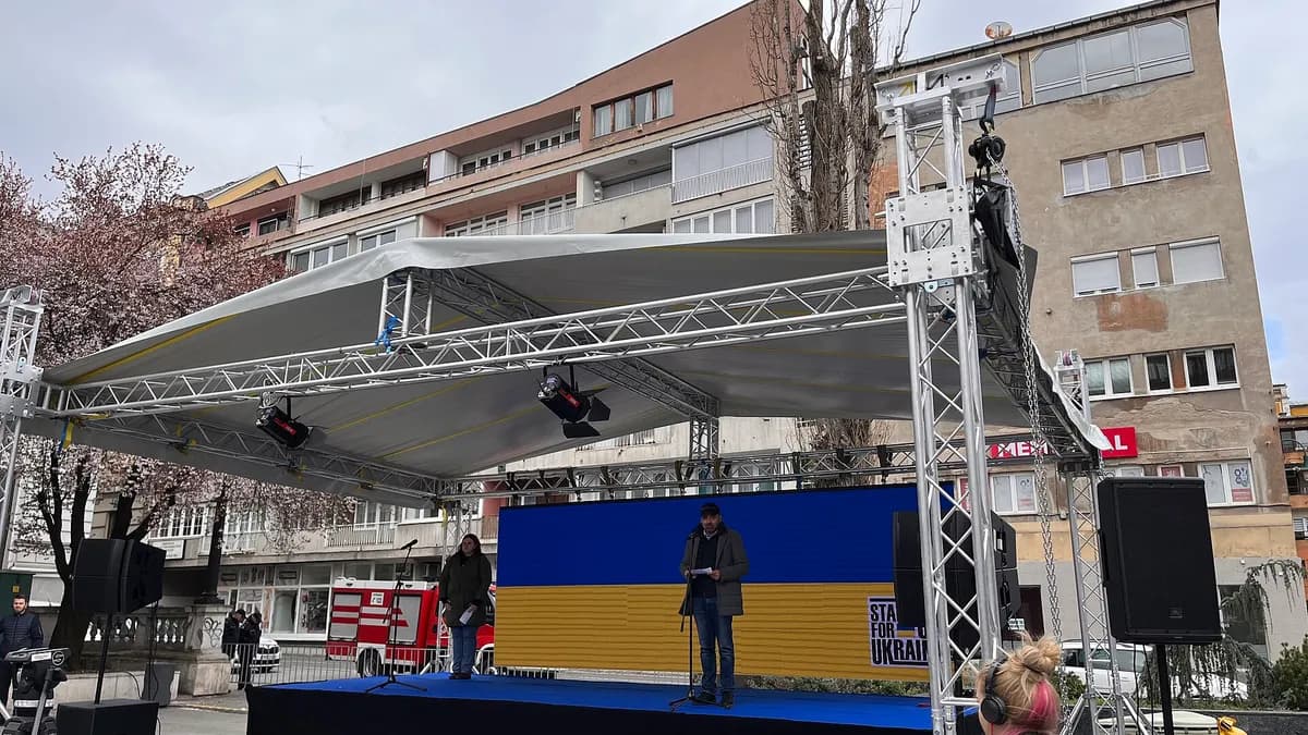 Reditelj Dino Mustafić na skupu "Stojimo uz Ukrajinu" u Sarajevu (arhivska fotografija).