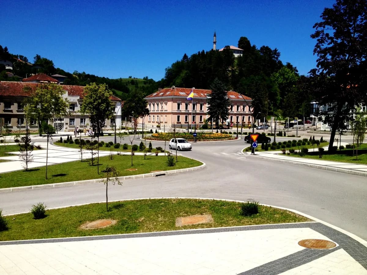 Novi trg u centru Cazina (arhivska fotografija).