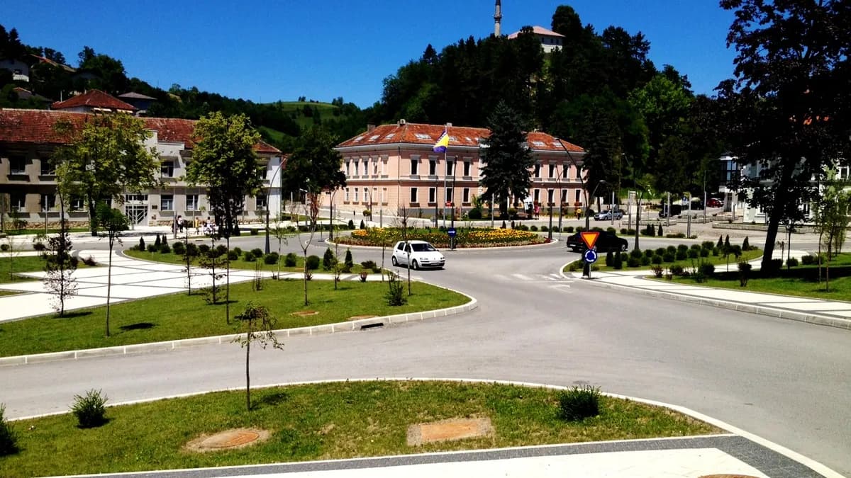 Novi trg u centru Cazina (arhivska fotografija).