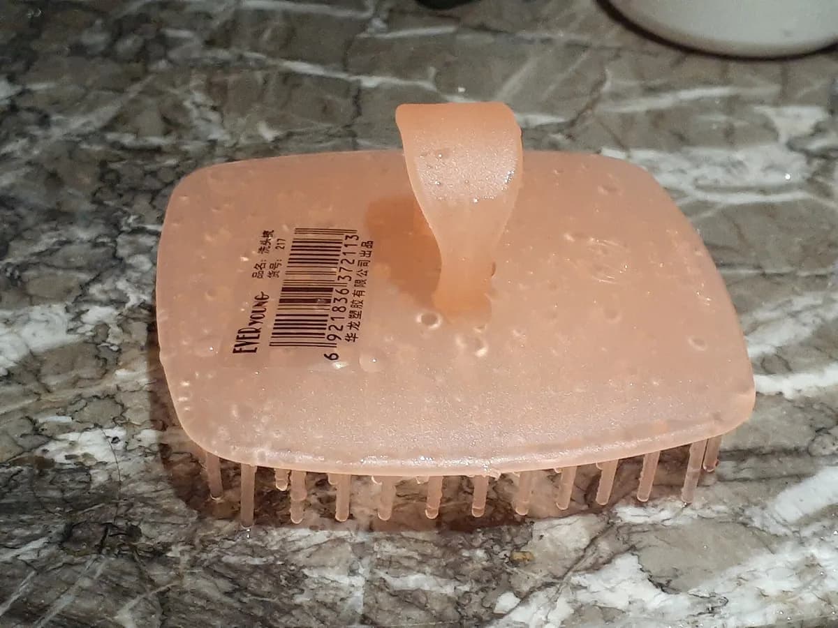 Plastični češalj za kosu