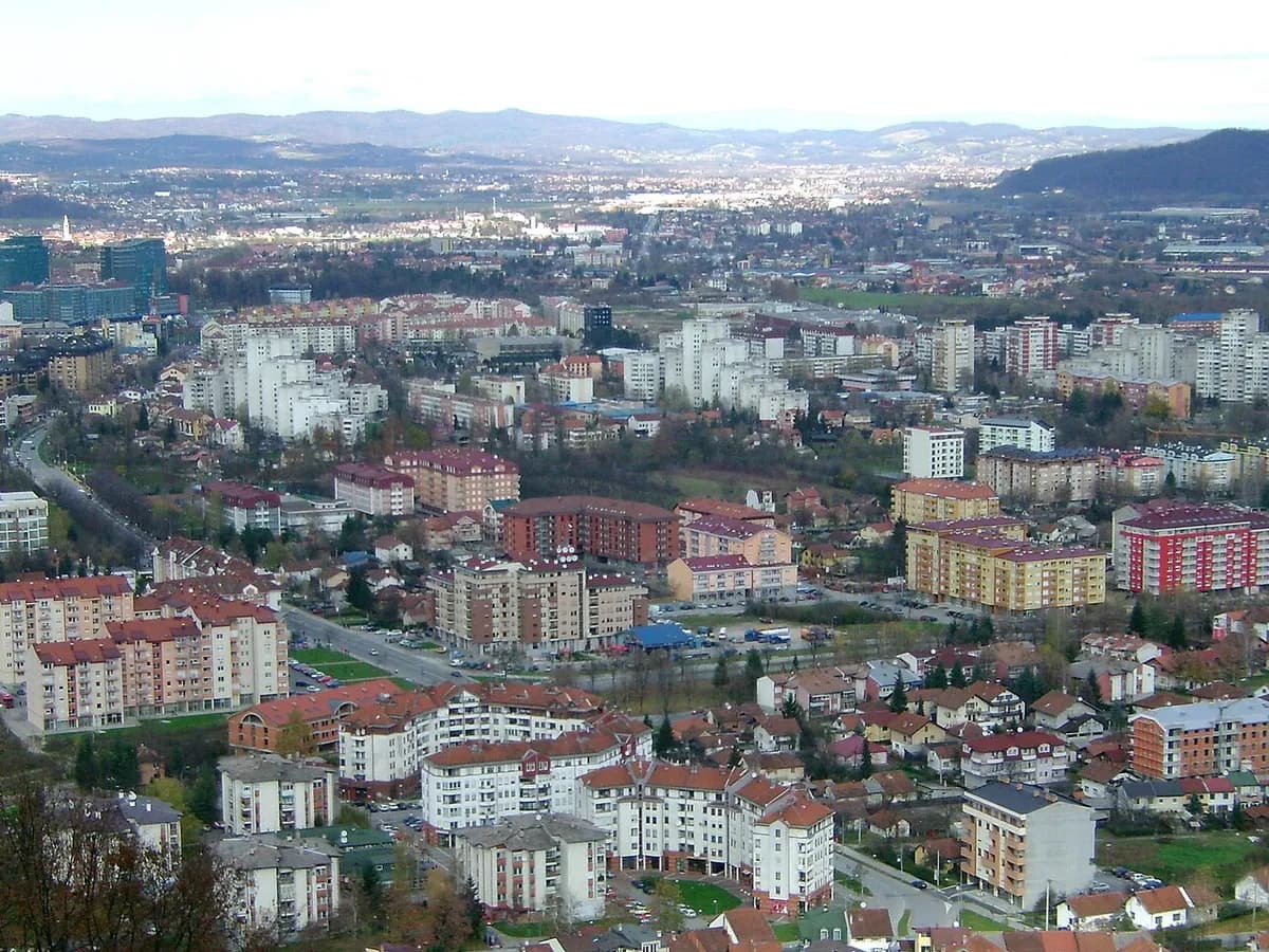 Ilustracija: panorama Banje Luke snimljena s južne strane grada.