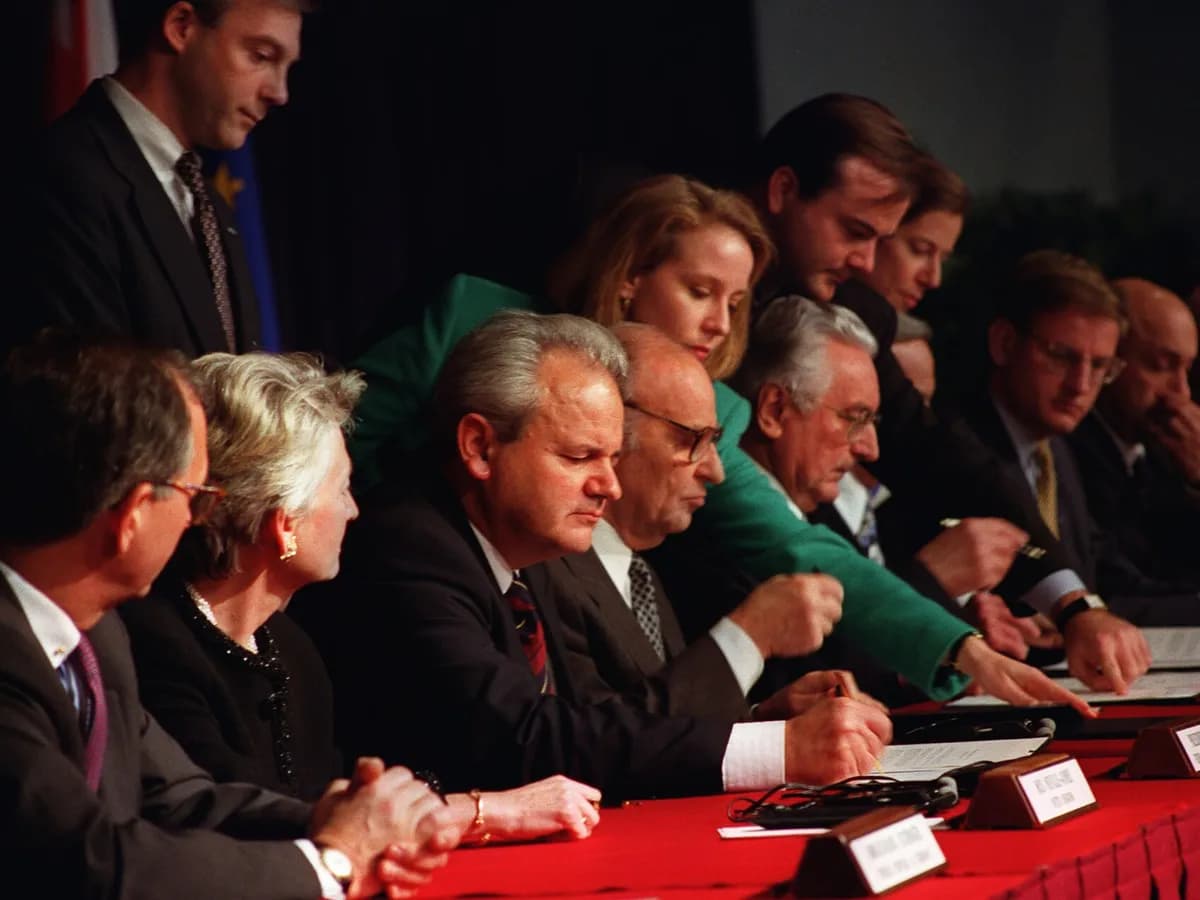 Parafiranje Dejtonskog mirovnog sporazuma u bazi Wright-Patterson, novembar 1995.