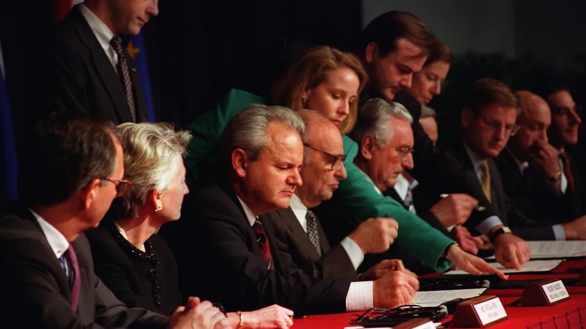 Parafiranje Dejtonskog mirovnog sporazuma u bazi Wright-Patterson, novembar 1995.
