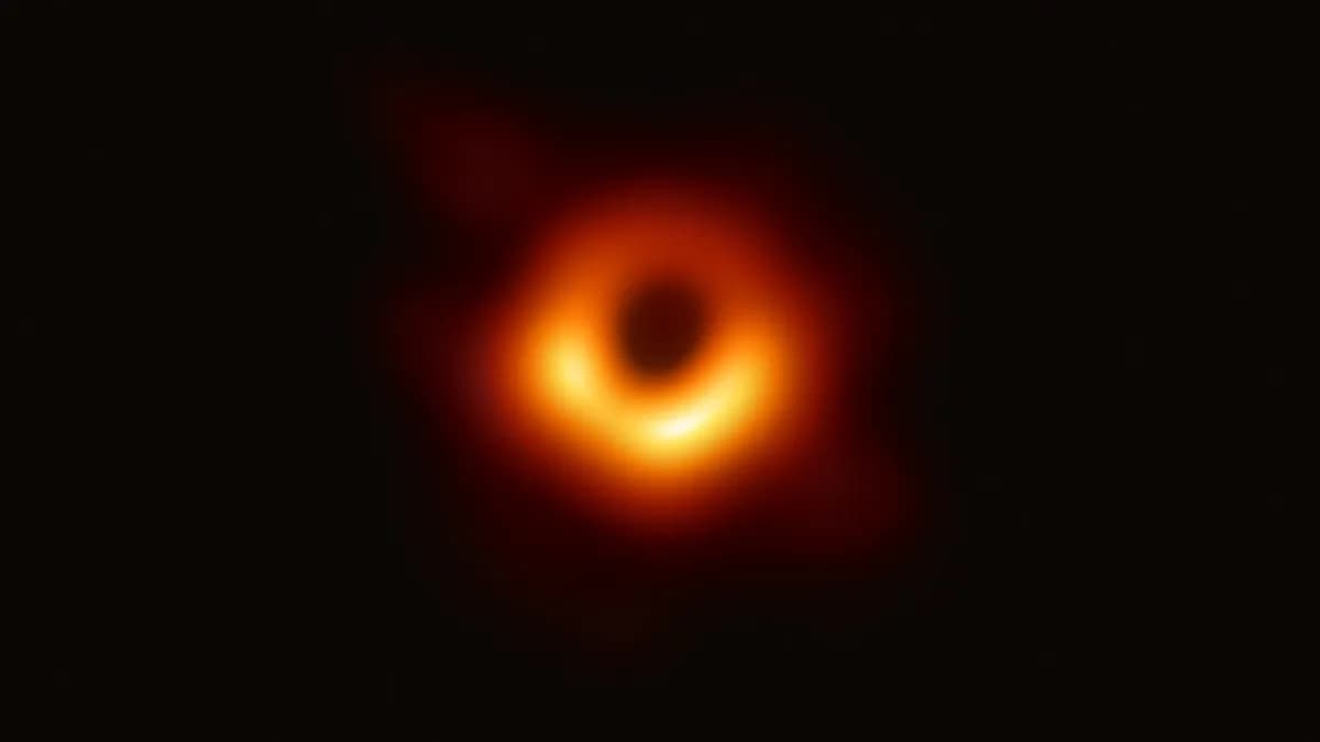 Prvi snimak crne rupe, u središtu galaksije M87, koji je napravio Event Horizon Telescope