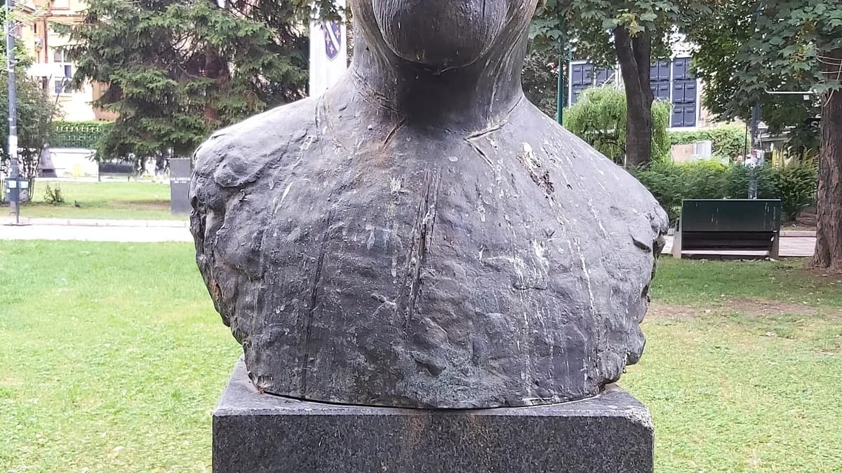 Bista Maka Dizdara na Trgu oslobođenja u Sarajevu