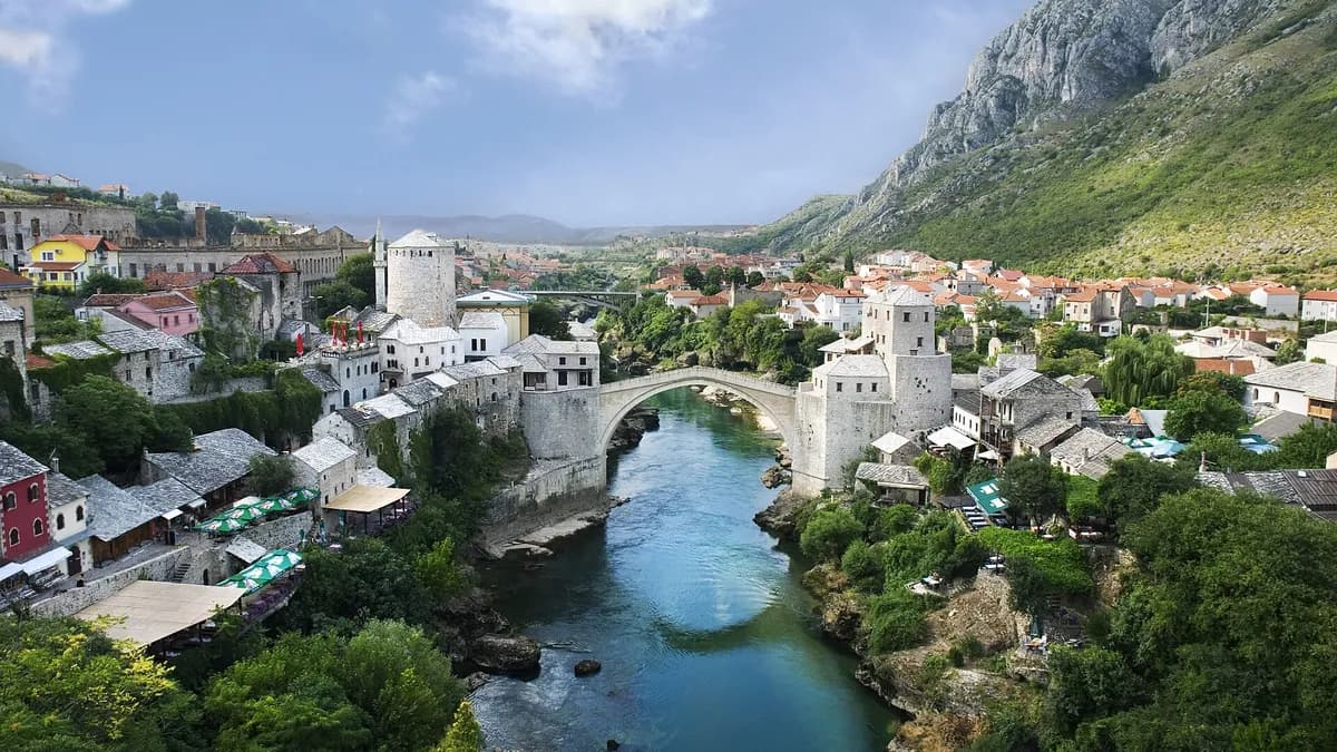 Stari grad u Mostaru sa Starim mostom