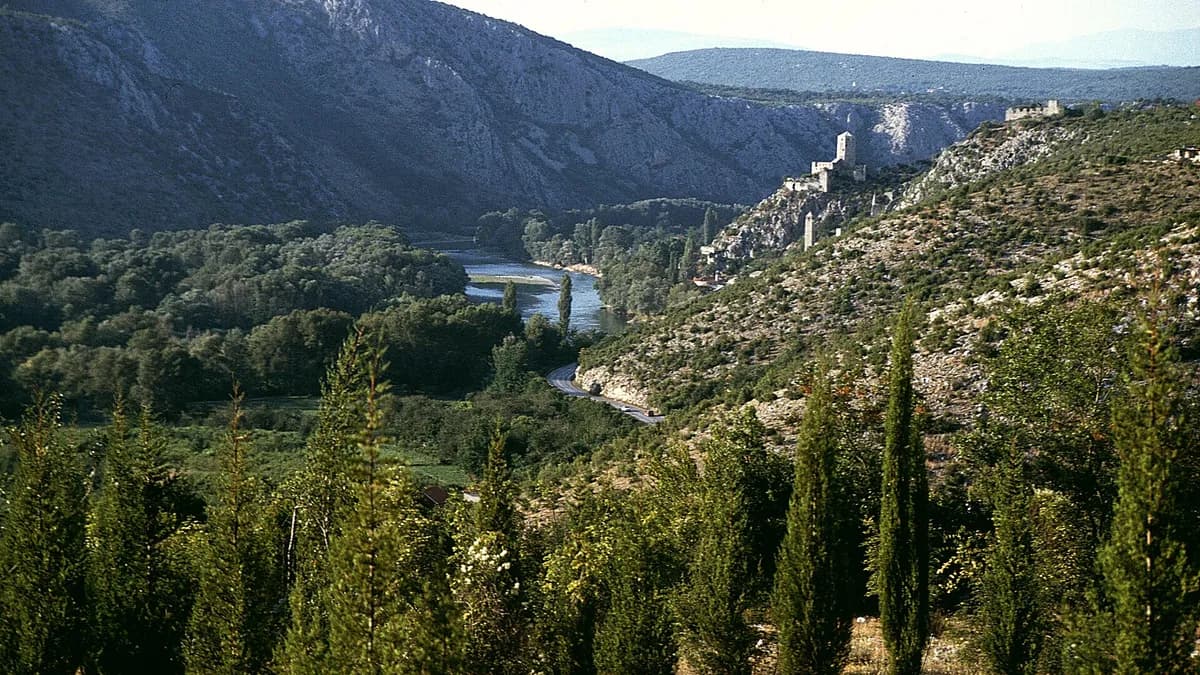 Stari grad Počitelj iznad doline Neretve