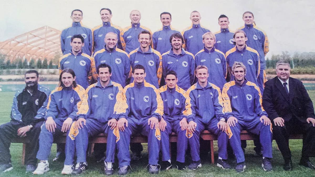 Nogometna reprezentacija Bosne i Hercegovine 2002. godine, pred početak kvalifikacija za Euro 2004.