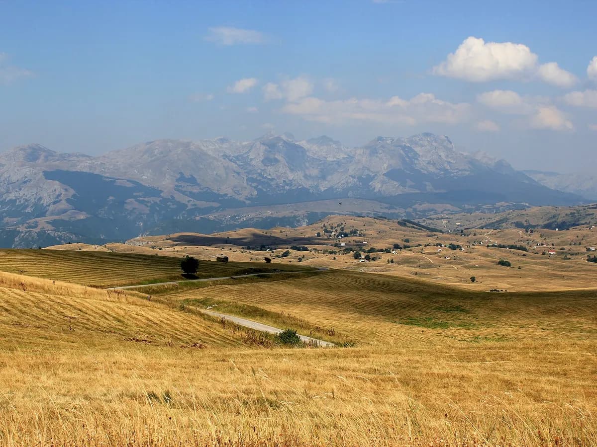 Masiv Maglića, najvišeg vrha Bosne i Hercegovine, viđen s istoka