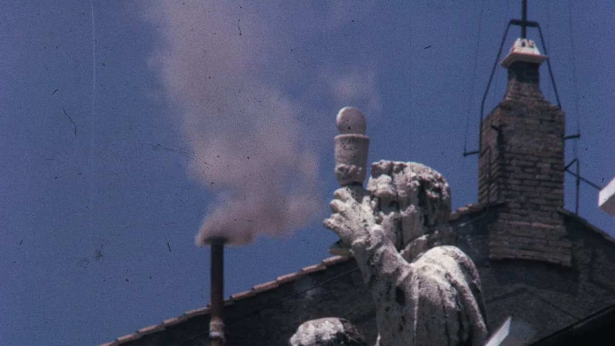 Bijeli dim iznad Sikstinske kapele pri izboru pape Pavla VI. 1963. godine