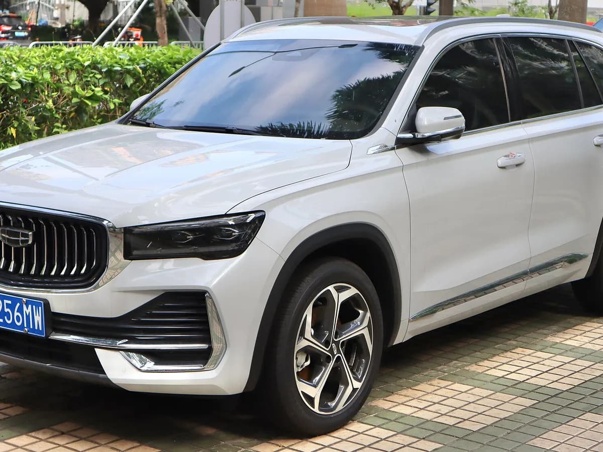 Arhivska fotografija: Geely Xingyue L iz 2021. godine, dosadašnji SUV koji se izvan Kine prodaje kao Monjaro, snimljen u Shenzhenu; nije novi Monjaro EM-i.