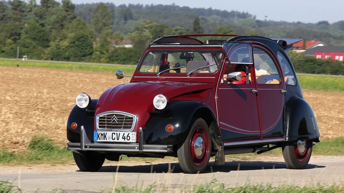 Arhivska fotografija: originalni Citroën 2CV Charleston, izvedba proizvođena od 1980. do 1990. godine, snimljen kod Bad Wörishofena.