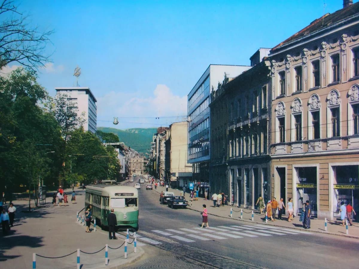 Tramvaj u Ulici maršala Tita u Sarajevu šezdesetih godina