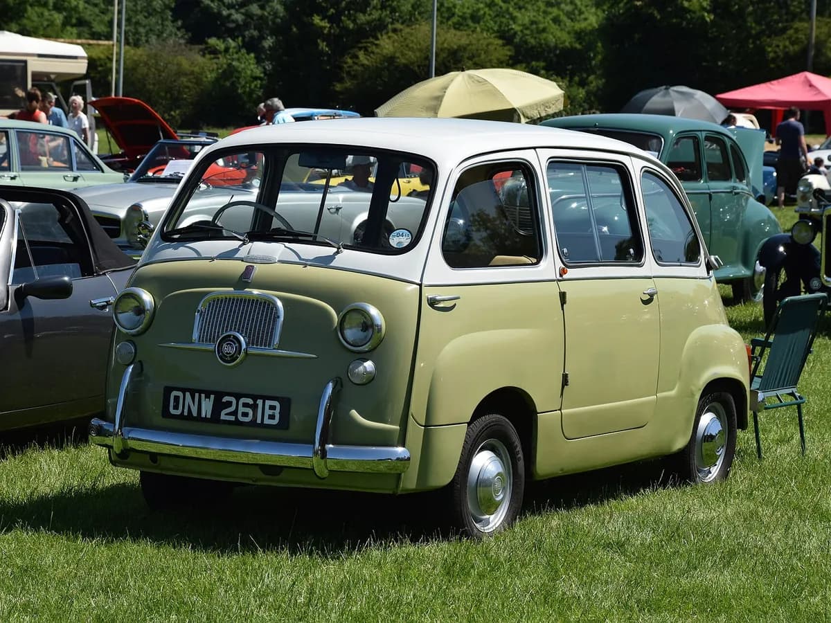 Arhivska fotografija: originalni Fiat 600 Multipla iz 1964. godine na skupu oldtajmera u Keighleyju 2017. godine.