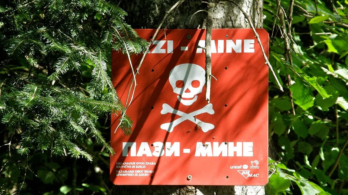 Tabla upozorenja na mine u Bosni i Hercegovini