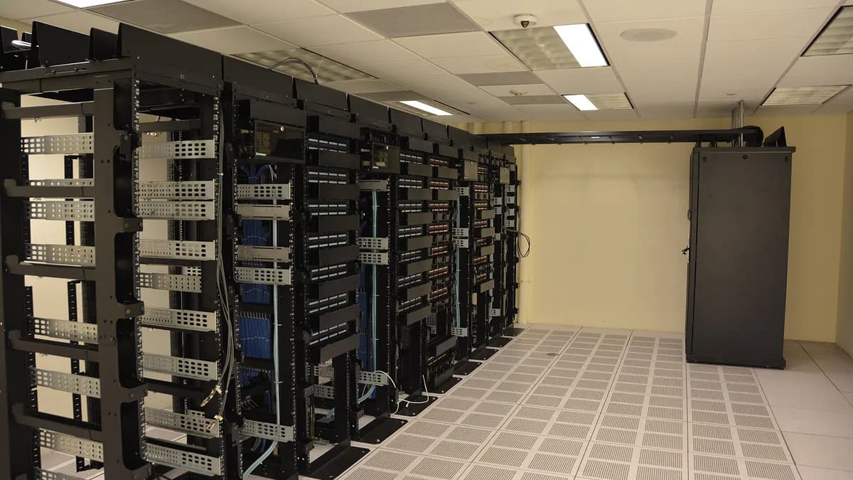Serverski ormari u podatkovnom centru