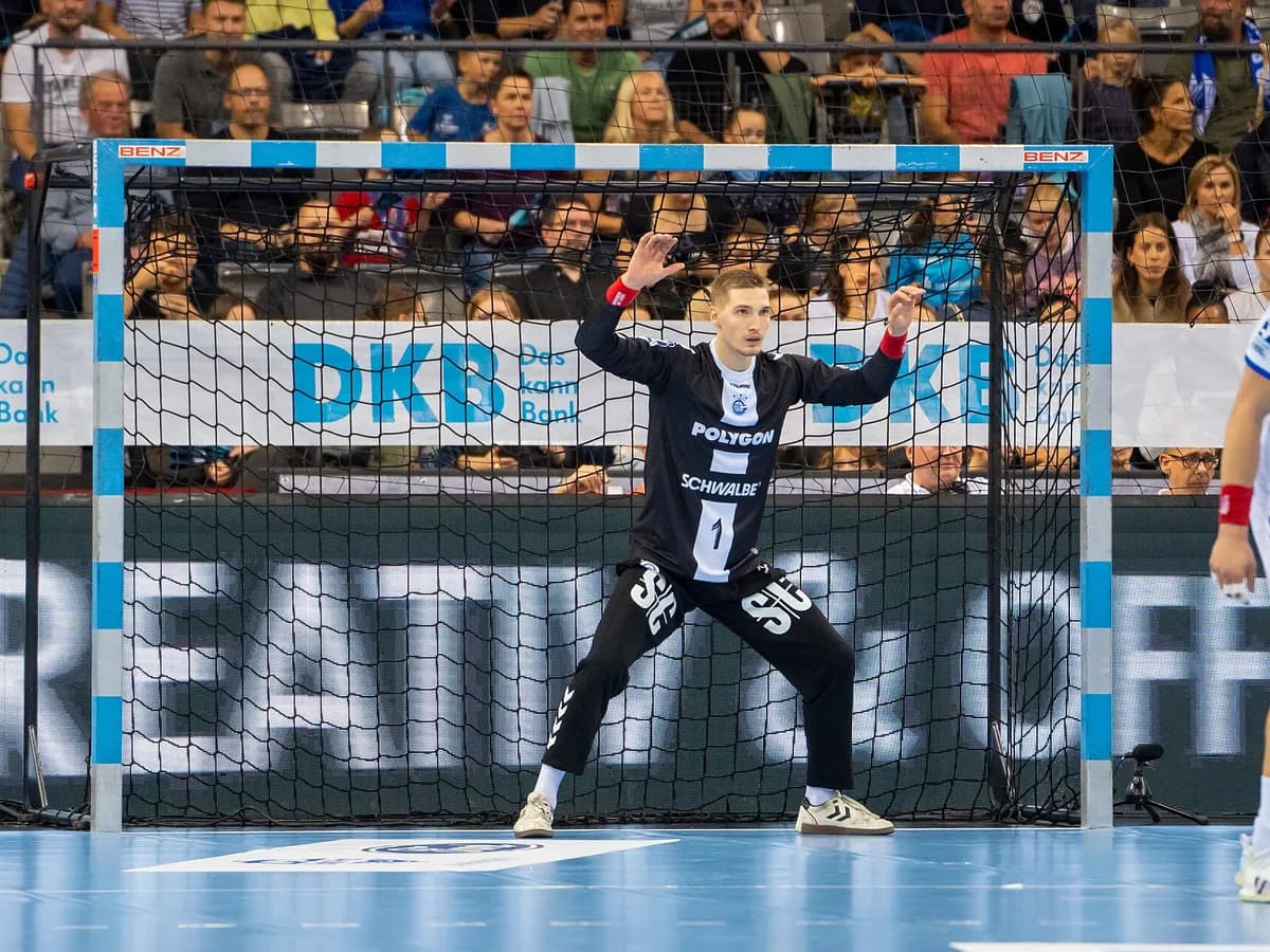 Dominik Kuzmanović kao golman VfL Gummersbacha na utakmici Bundeslige protiv TVB Stuttgarta, septembar 2024. godine (arhivska fotografija).