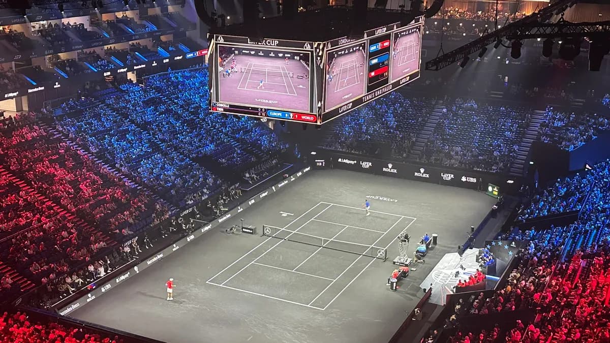 Pogled s gornjih tribina na dvoranu tokom Laver Cupa 2026. godine.