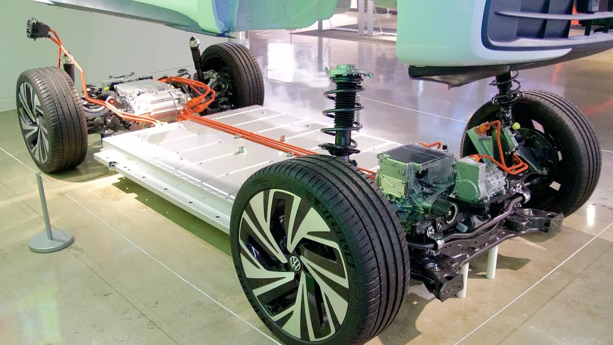 Šasija električnog automobila s baterijom i pogonskim sklopom