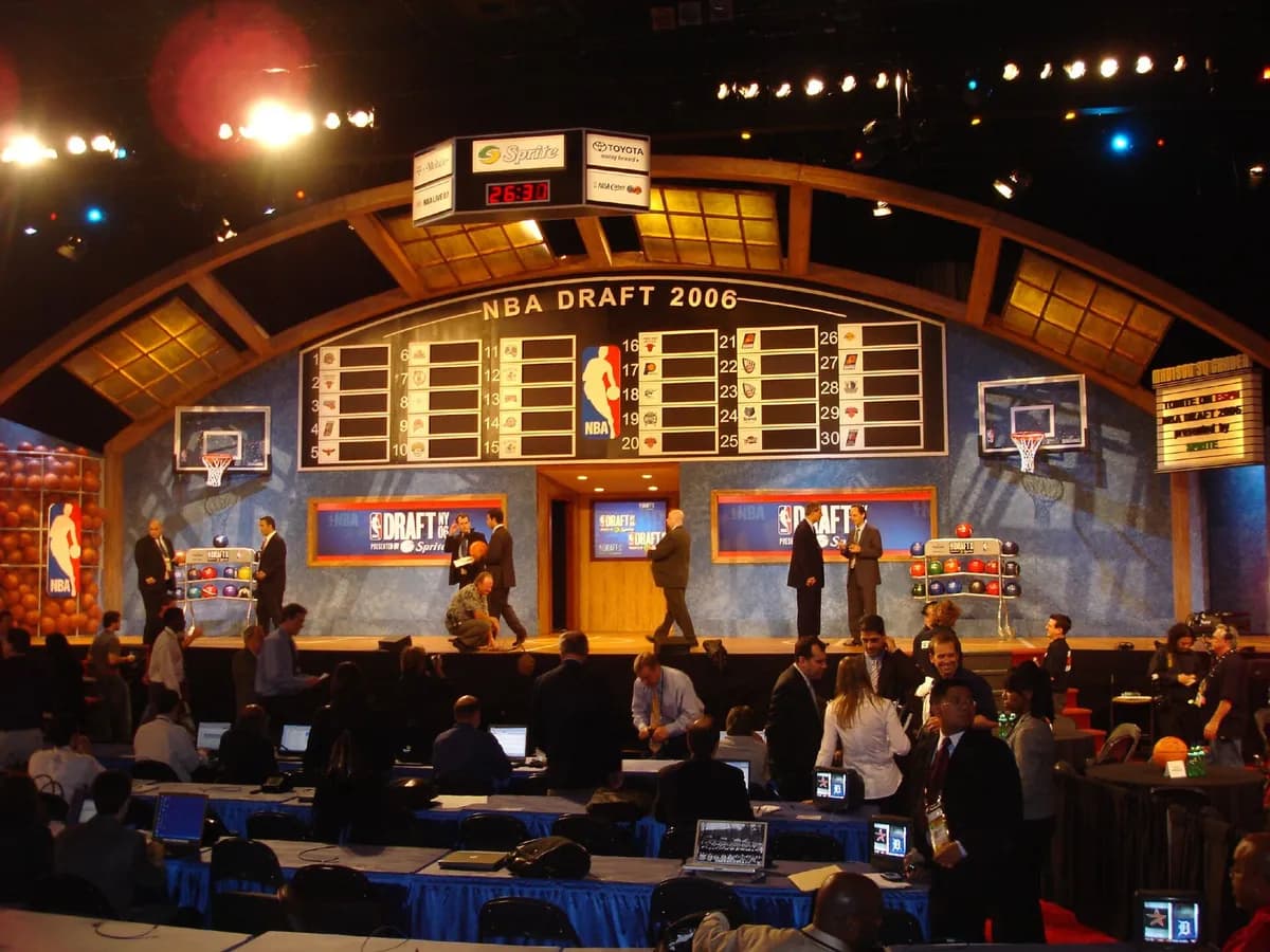 Pozornica i tabla za izbor igrača prije NBA drafta 2006. godine