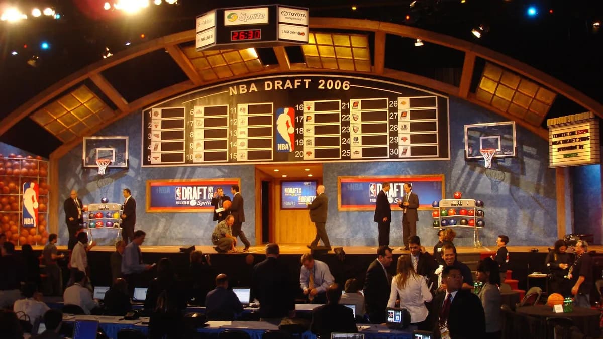 Pozornica i tabla za izbor igrača prije NBA drafta 2006. godine