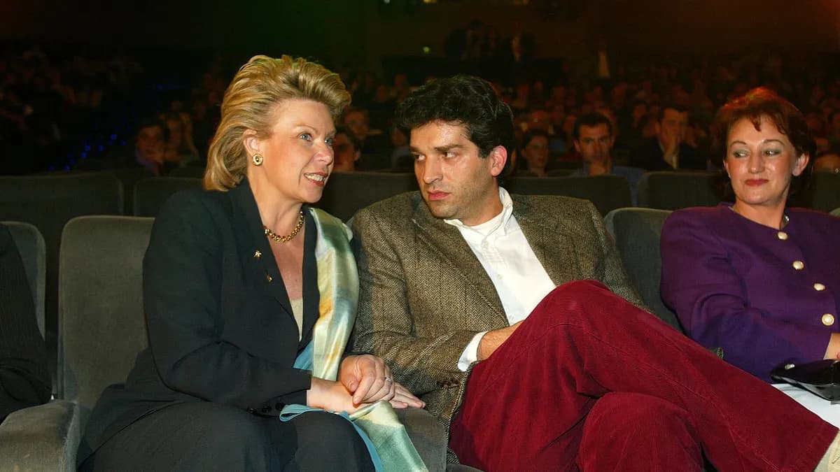 Danis Tanović i evropska komesarka Viviane Reding na projekciji filma „Ničija zemlja“, 2002.