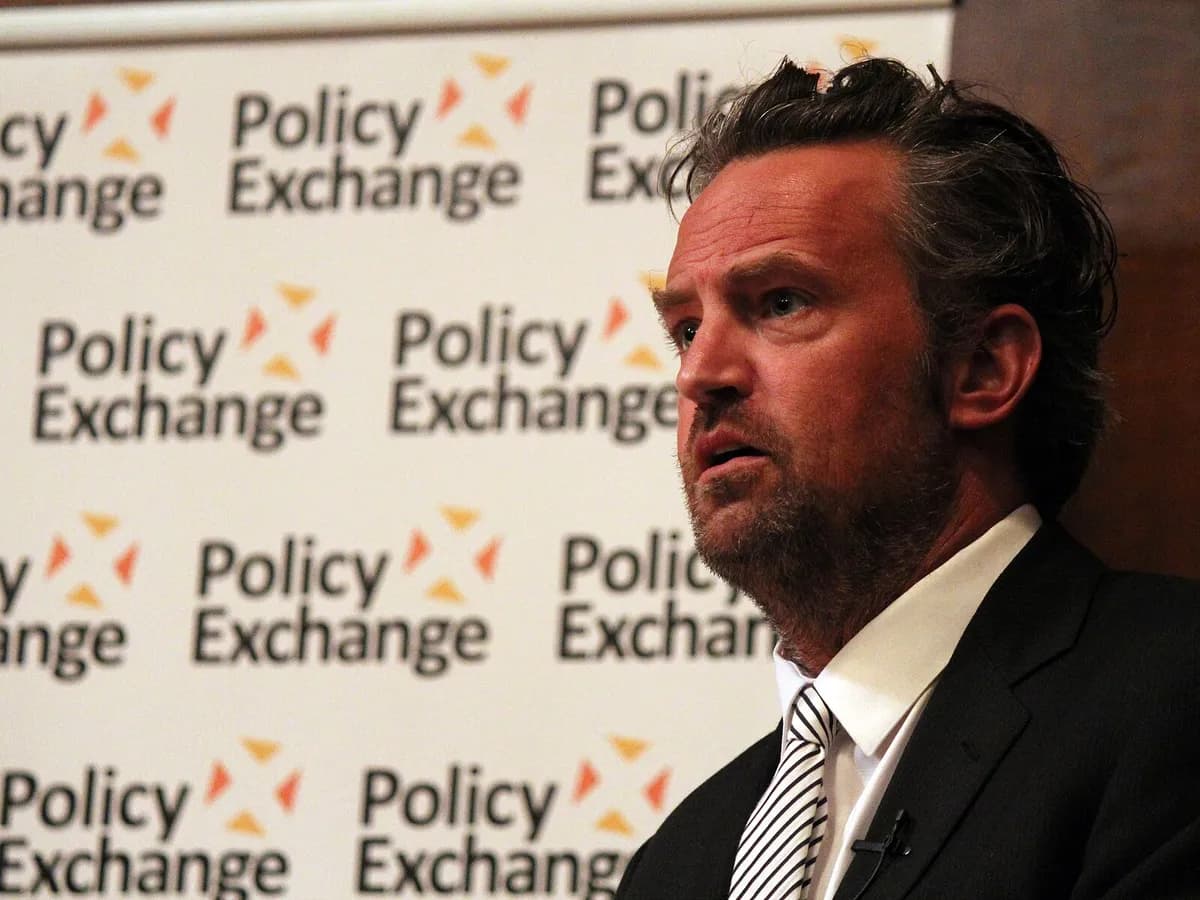 Glumac Matthew Perry na skupu organizacije Policy Exchange u decembru 2013. godine.