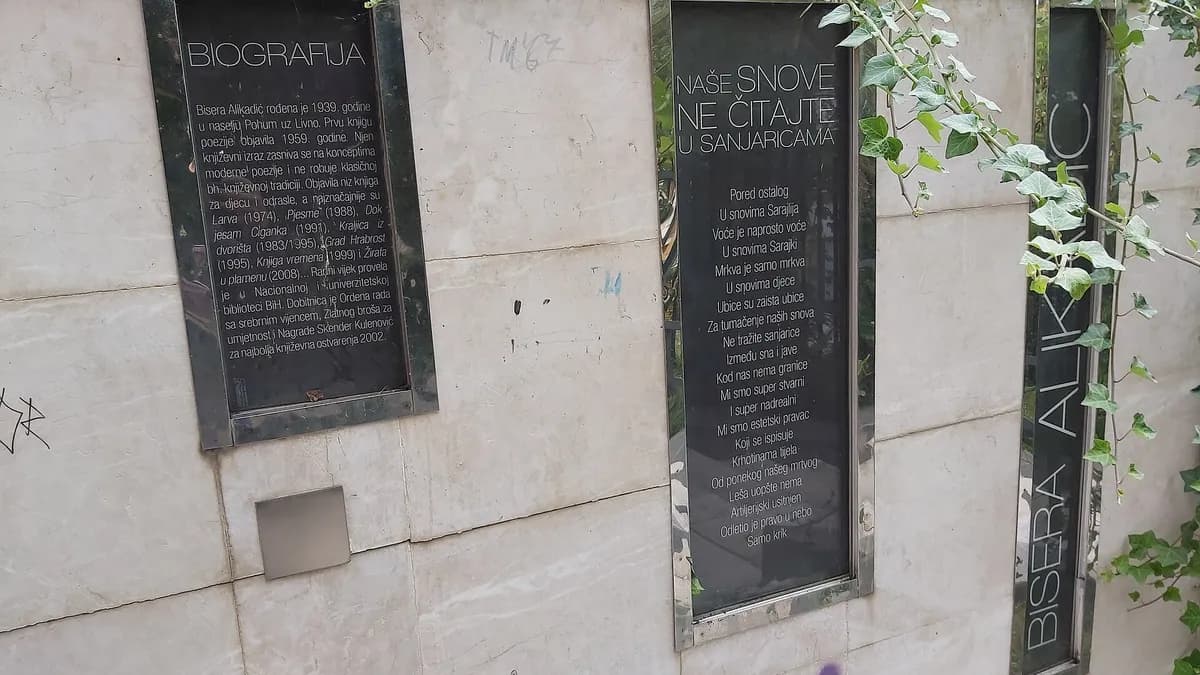 Književnica Bisera Alikadić na Kaptolu u Sarajevu.