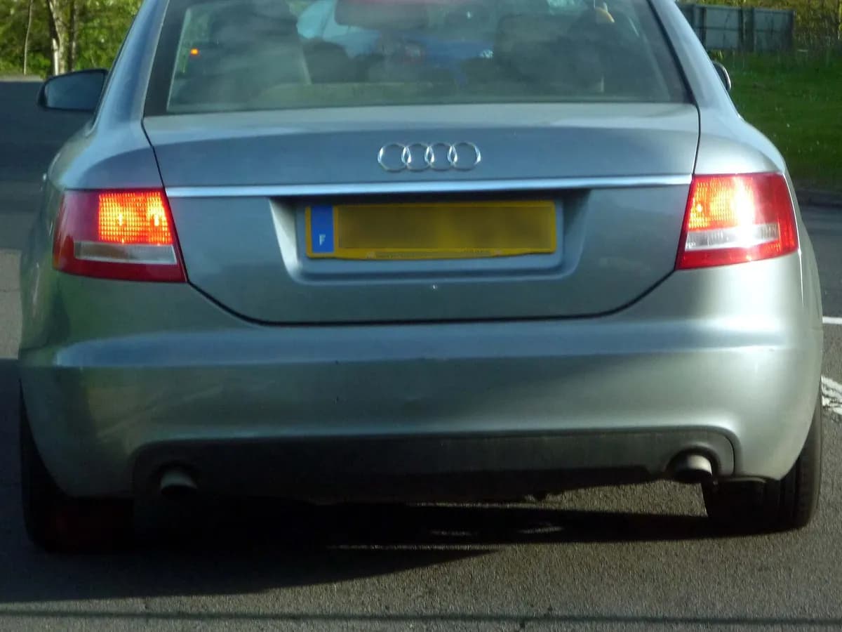 Izduvna cijev automobila