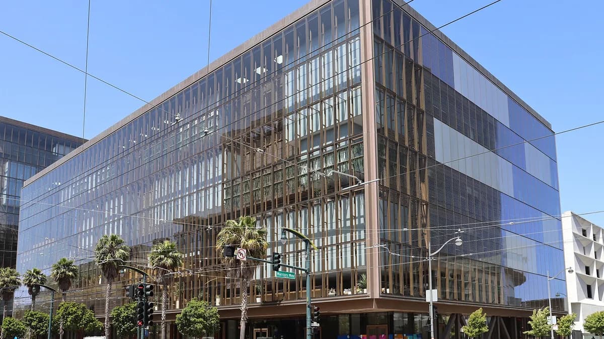 Poslovna zgrada u ulici 1515 Third Street u San Franciscu, u kojoj je u vrijeme snimanja u junu 2025. bilo sjedište kompanije OpenAI.