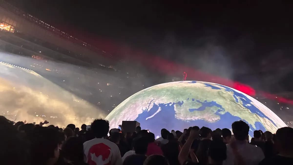 Kanye West tokom nastupa na stadionu Soldier Field u Chicagu 2026. godine.