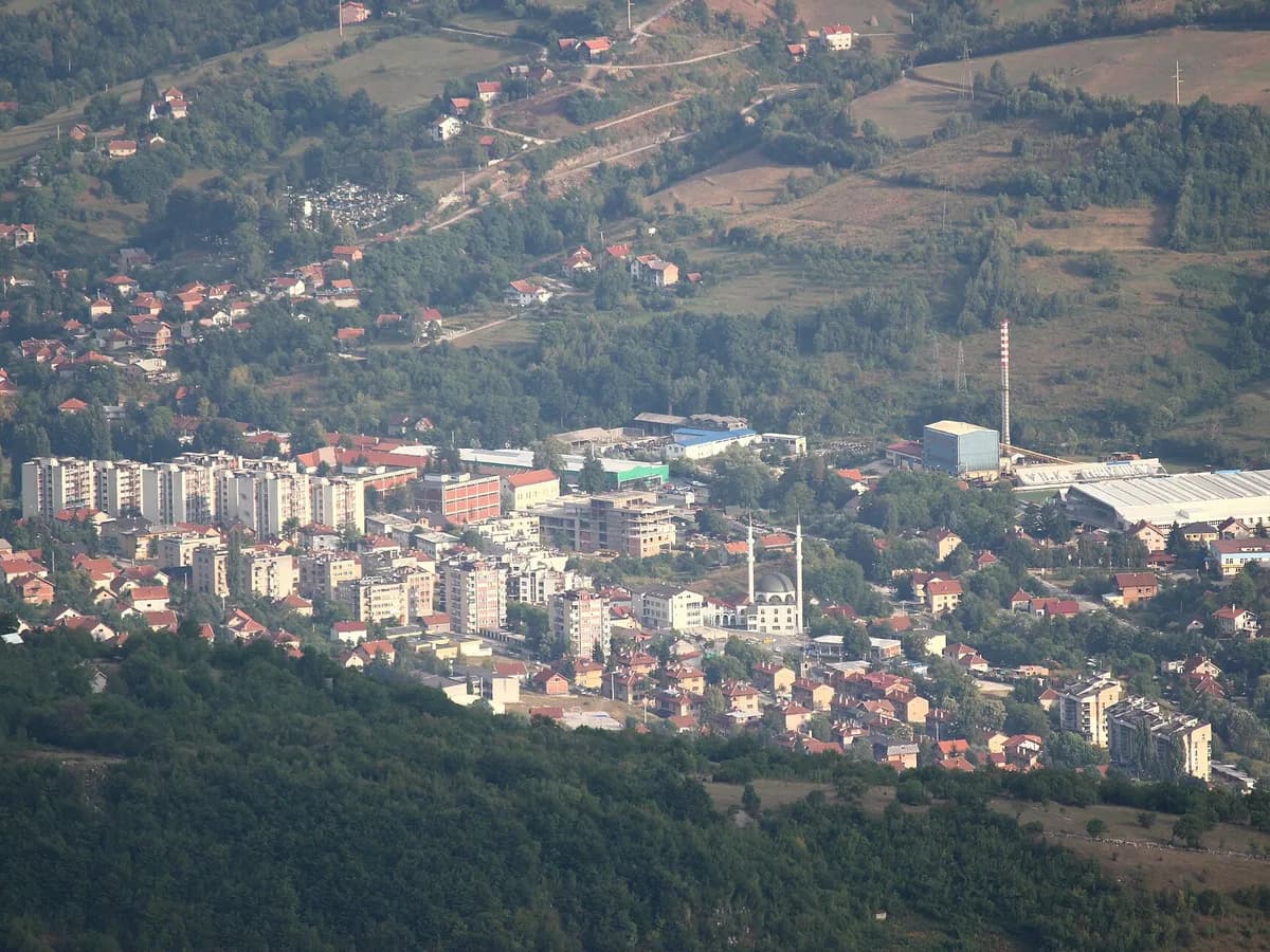 Ilustracija: pogled na Travnik i okolinu s planine Vlašić.