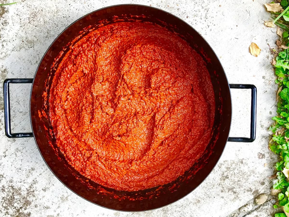 Ilustracija: domaći ajvar; fotografija nije snimljena na Ajvarijadi u Gračanici kod Živinica.