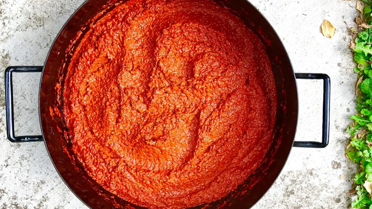 Ilustracija: domaći ajvar; fotografija nije snimljena na Ajvarijadi u Gračanici kod Živinica.
