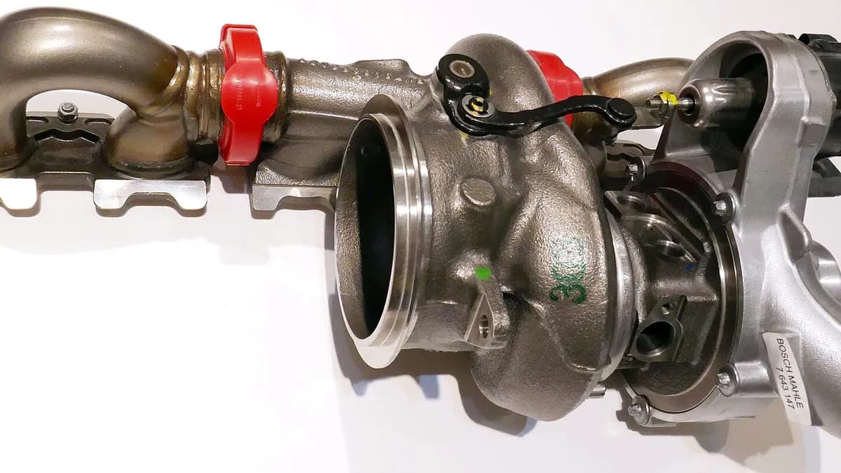 Turbopunjač automobilskog motora izložen u muzeju
