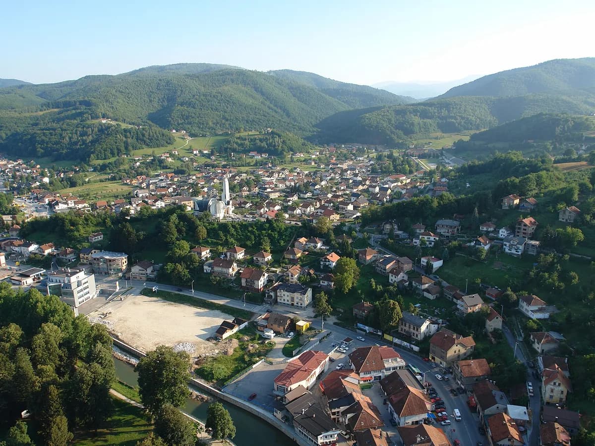 Pogled iz zraka na Kiseljak.