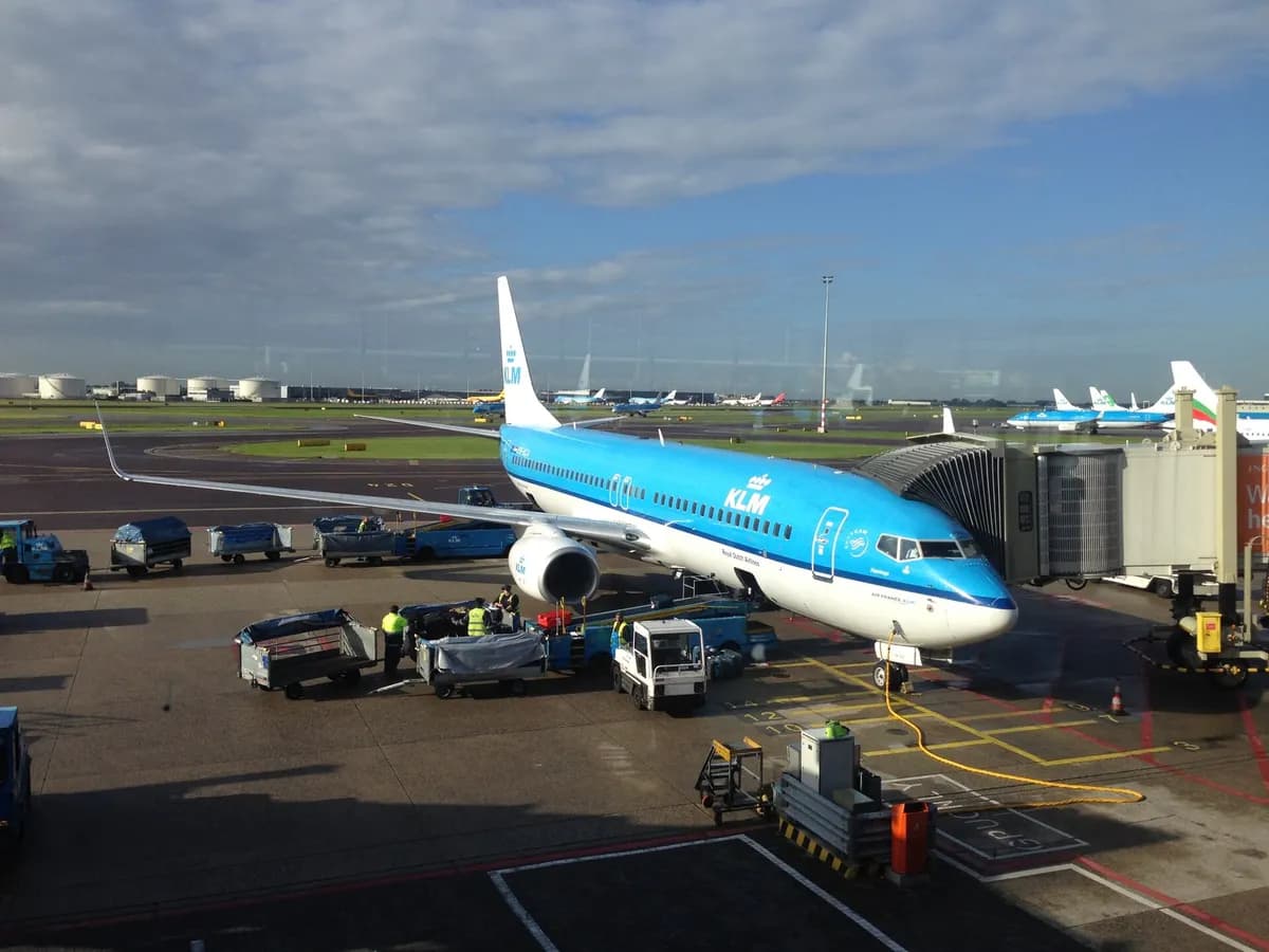Ilustracija: Avion Boeing 737 kompanije KLM na aerodromu Schiphol u Amsterdamu, snimljen 2016. godine.
