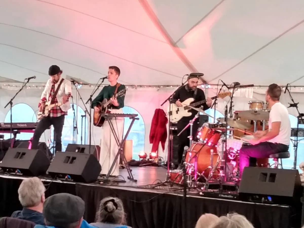 Kanadska blues gitaristkinja Roxanne Potvin na koncertu 2021. godine