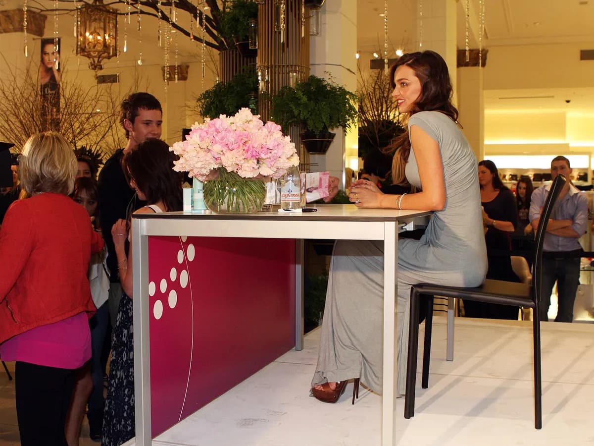 Arhivska fotografija: Miranda Kerr na potpisivanju knjige u robnoj kući David Jones u Sydneyju.