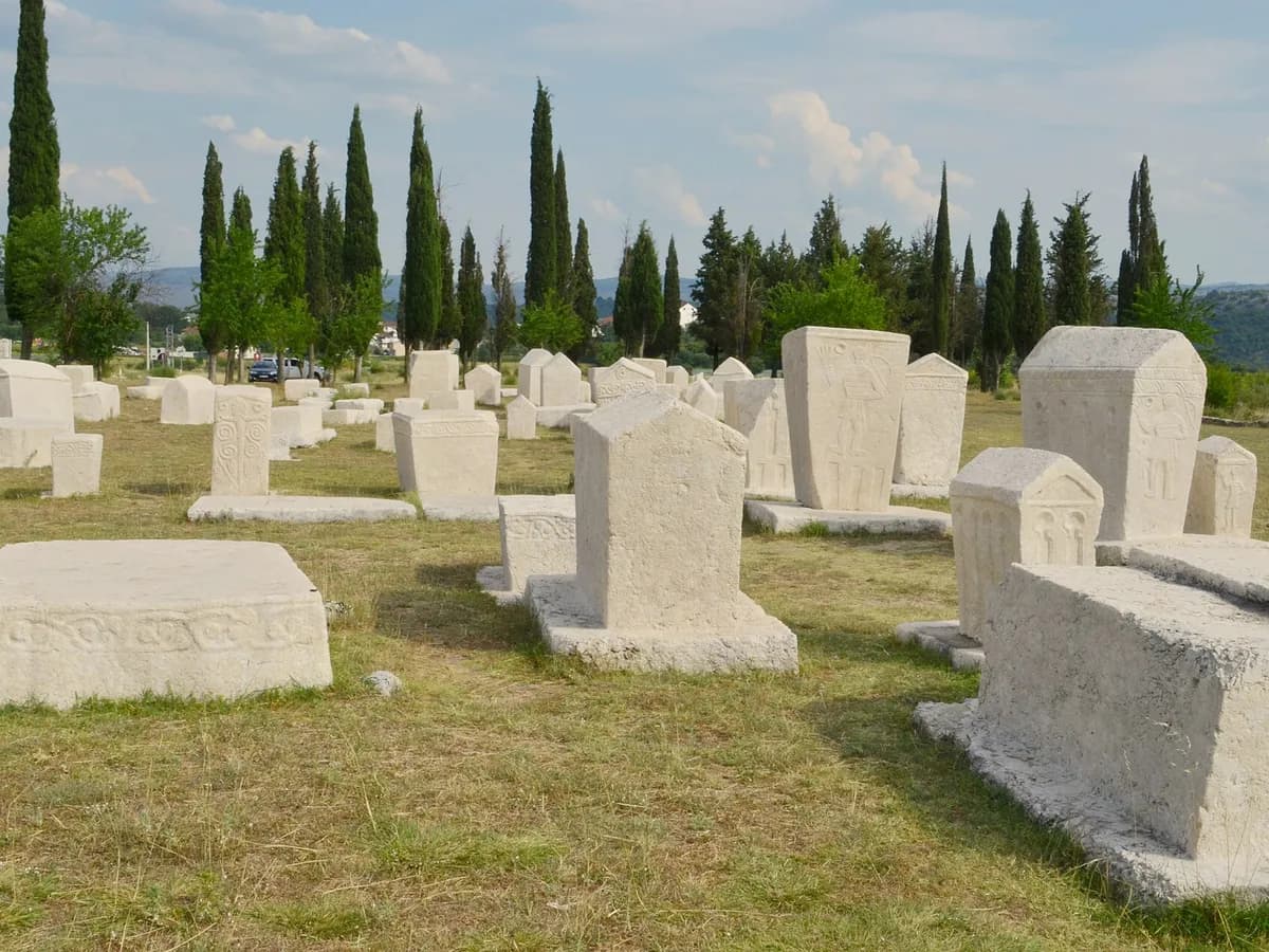 Stećci na nekropoli Radimlja kod Stoca