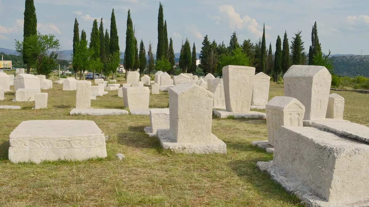 Stećci na nekropoli Radimlja kod Stoca