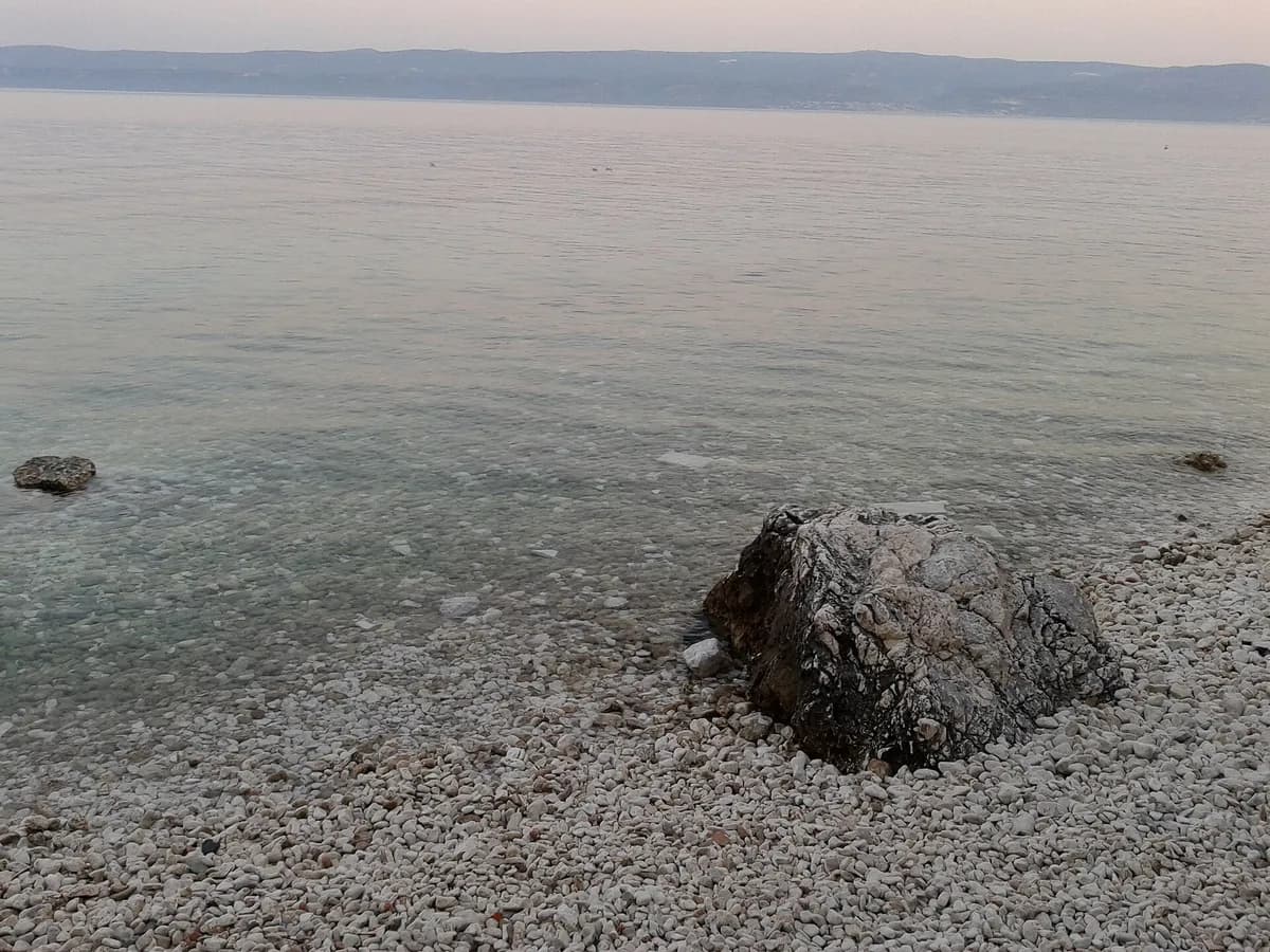 Mjesto Duće kod Omiša u Hrvatskoj.