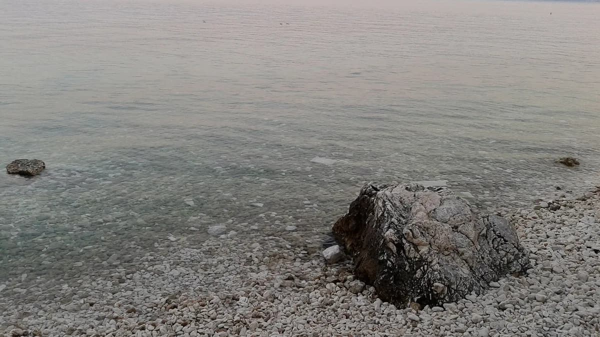 Mjesto Duće kod Omiša u Hrvatskoj.