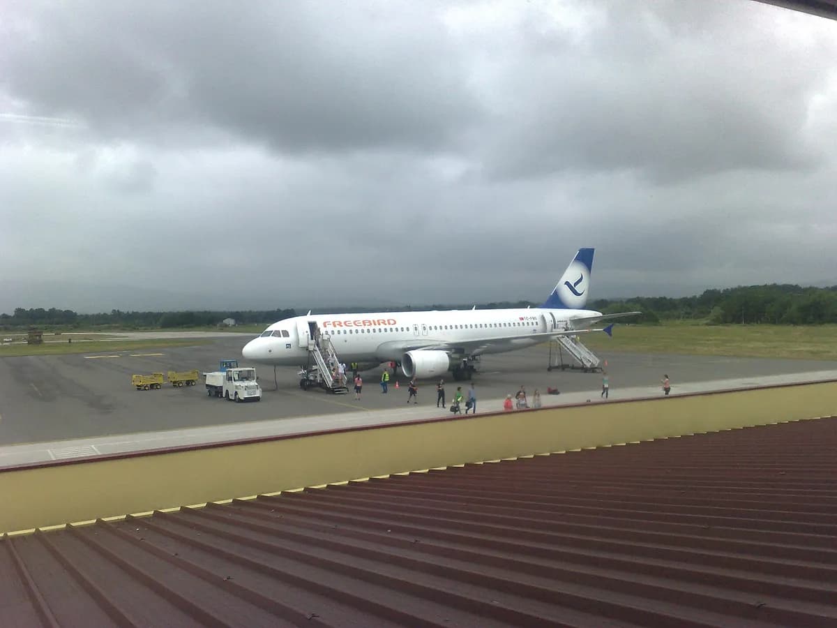 Avion kompanije Freebird Airlines na Međunarodnom aerodromu Tuzla (arhivska fotografija).