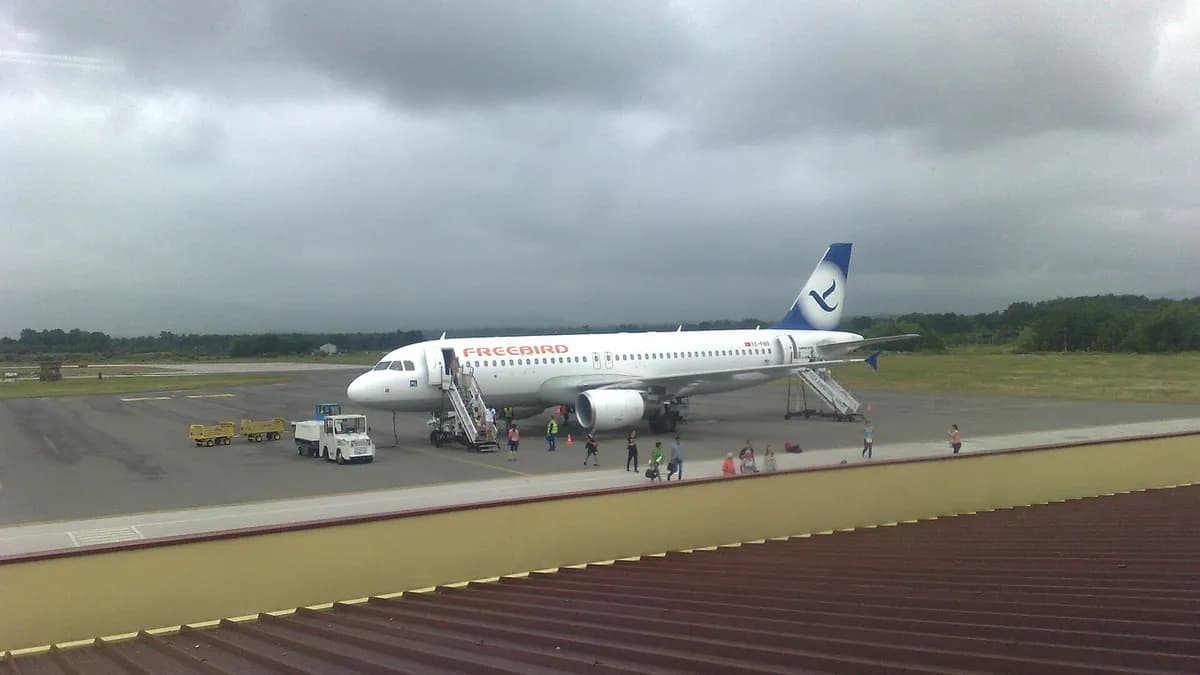 Avion kompanije Freebird Airlines na Međunarodnom aerodromu Tuzla (arhivska fotografija).