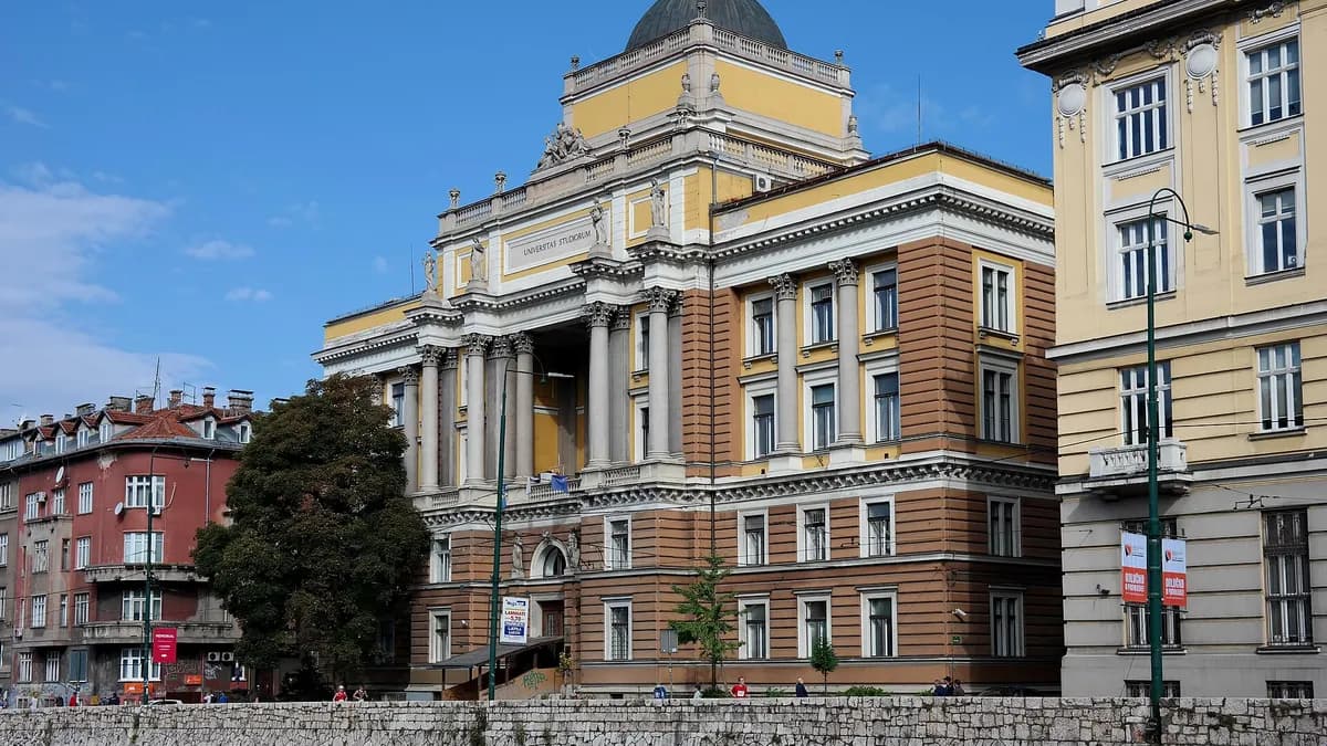 Zgrada Univerziteta u Sarajevu na Obali Kulina bana