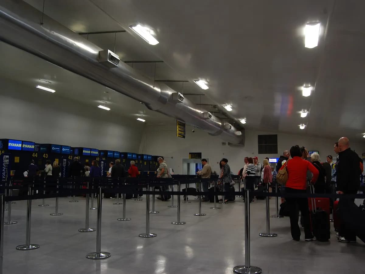 Putnici u odlaznoj hali aerodroma